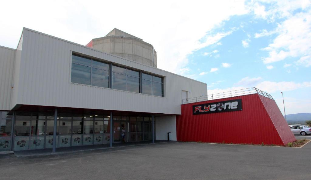 Auberge Flyzone Лезіньян-Корб'єр Екстер'єр фото